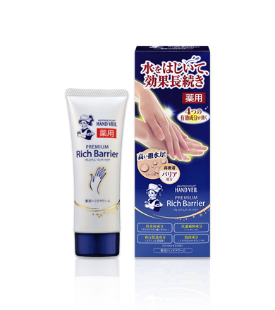 Защитно лечебный крем для кистей рук ROHTO hand veil  premium rich barrier hand cream